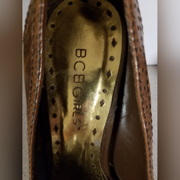 Used BCBGirls Brown Leather Low Platform Heels, Size 5.5 - Picture 6 of 13